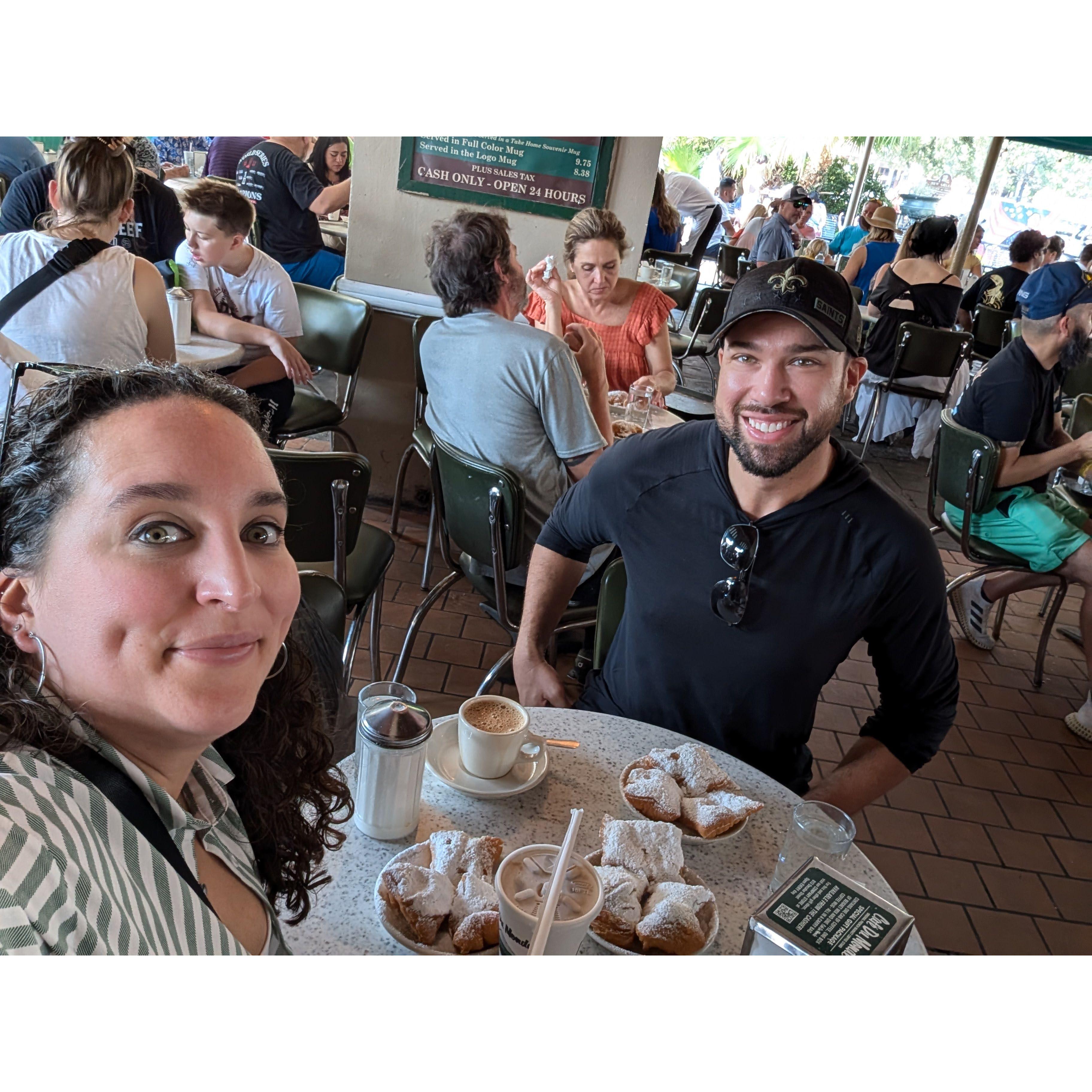 Cafe Du Monde - Beignets & Coffee!
