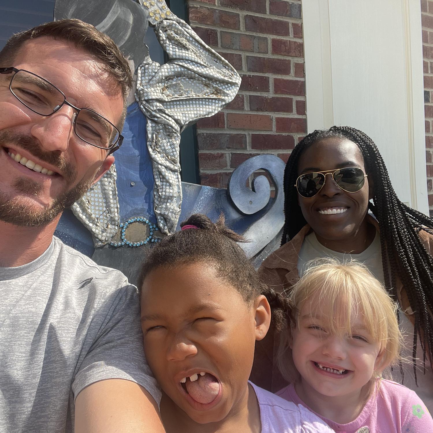 First trip to Chicago to visit part of Tyler’s family…selfie with the girls (Cameron & Lily) is a must! 📍Chicago, IL