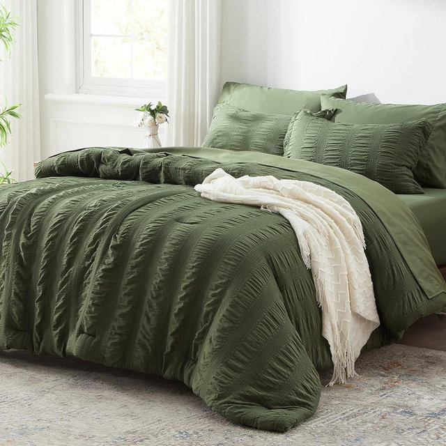 Zzlpp Queen Comforter Set 7 pieces, Olive Green Seersucker Bed in a Bag with Comforter and Sheets, All Season Bedding Sets with 1 Comforter, 2 Pillow Shams, 2 Pillowcases, 1 Flat Sheet, 1 Fitted Sheet