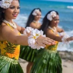 Hawaii Excursion: Germaine's Luau