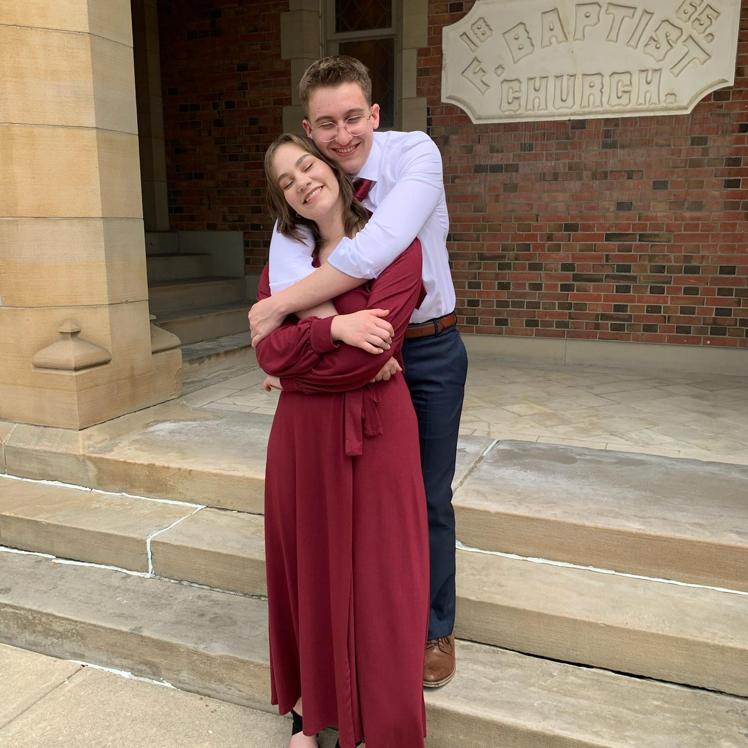 cousin Lauren’s wedding! Maddy & Lewis have just officially begun long distance dating May 2022