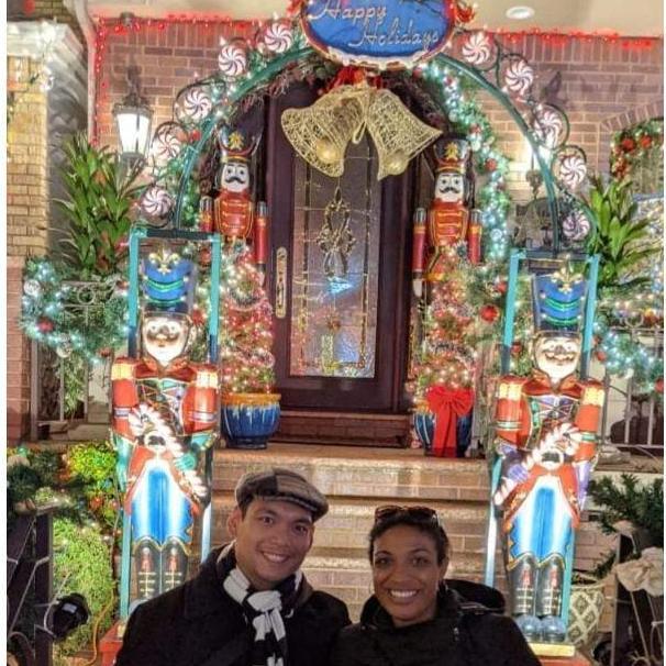 Taking a tour around Dyker Heights, Brooklyn to see the Christmas neighborhood!