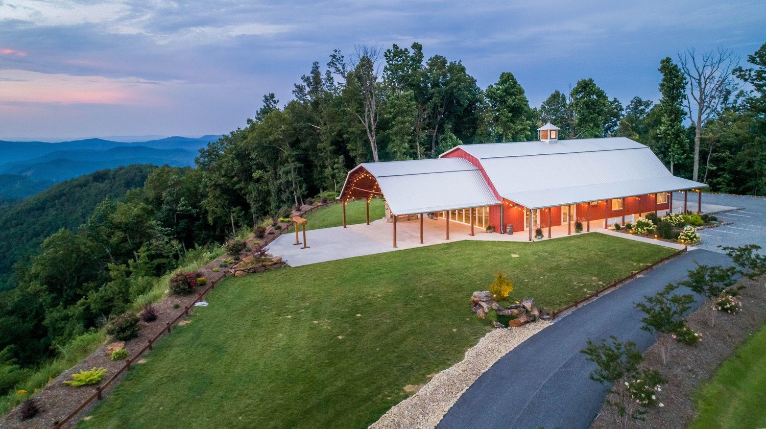 The Wedding Website of Lindsey Sadler and Brandon Poovey