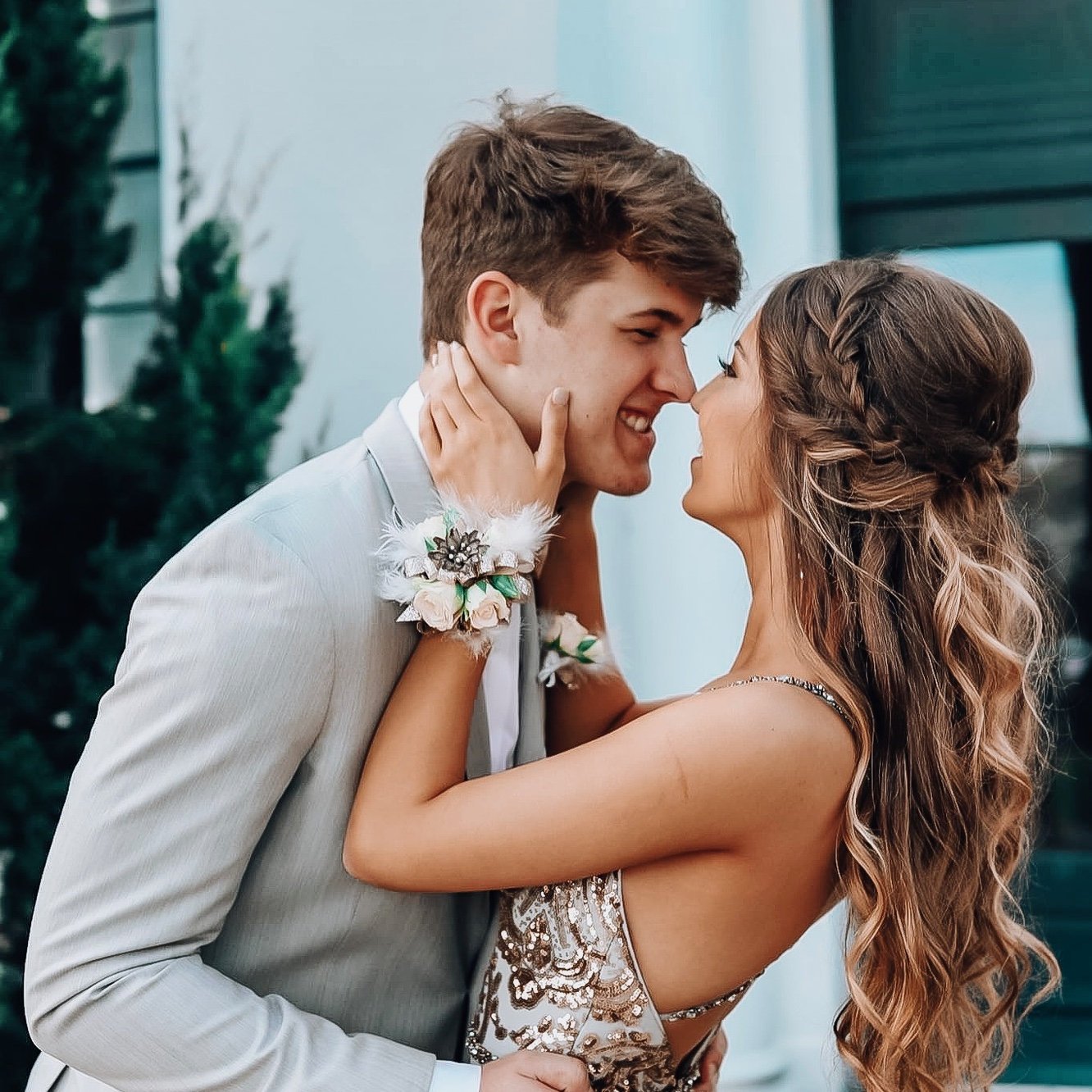 Hannah’s senior prom 2019 — the same place we took engagement pictures 7 years later 🤍