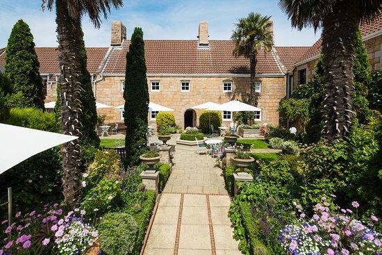 The Wedding Website of Cara Gilligan and Tom Le Lievre