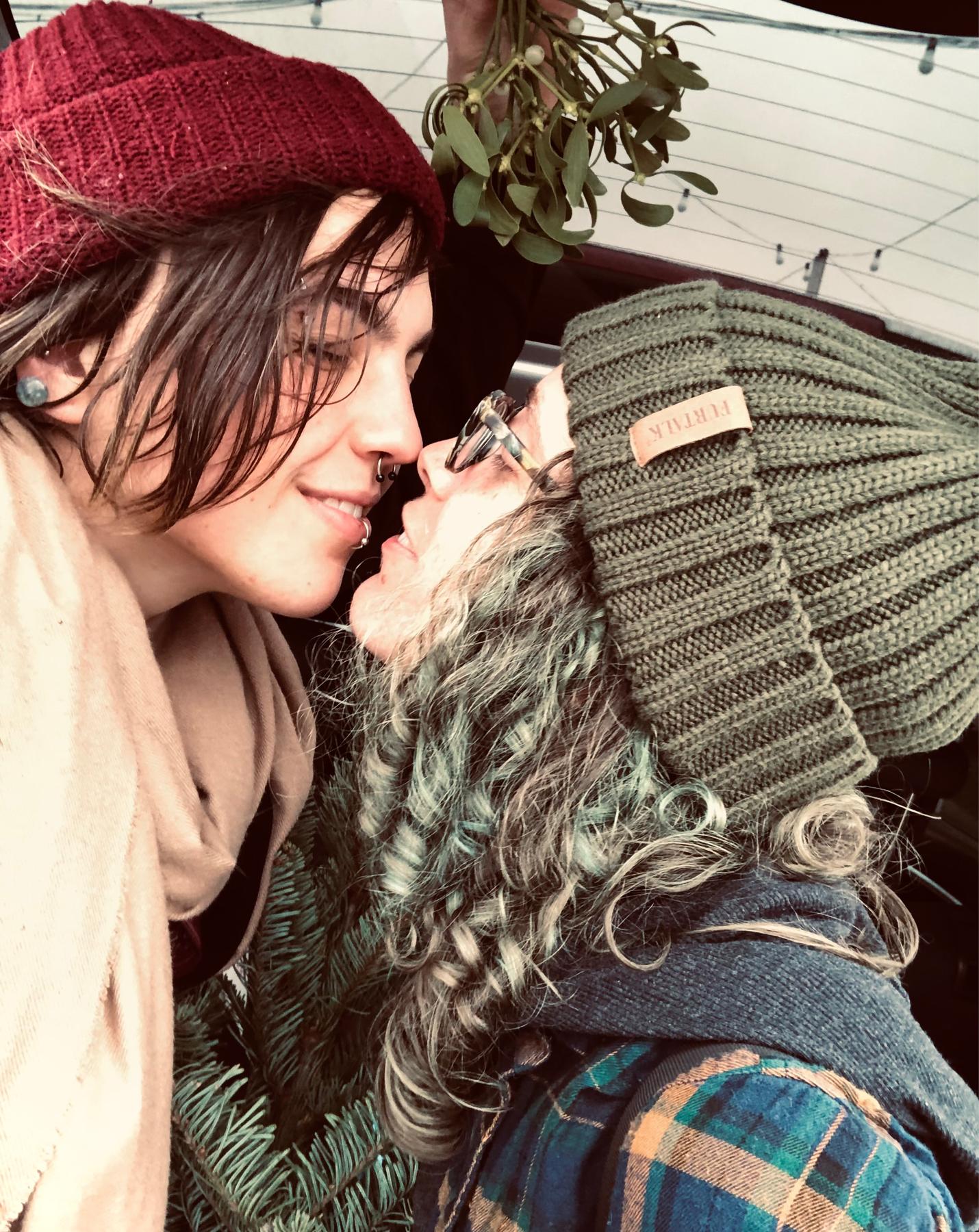 Mistletoe kiss 😘