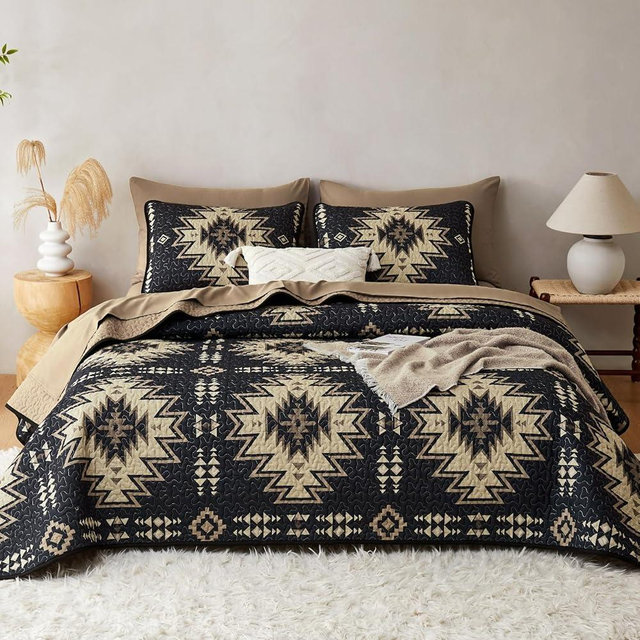 Wake In Cloud - Western Quilt Set, Southwestern Rustic Farmhouse Style with Aztec Geometric Pattern, Reversible Lightweight Bedspread Coverlet, 3 Pieces, Black Brown, Queen/Full Size