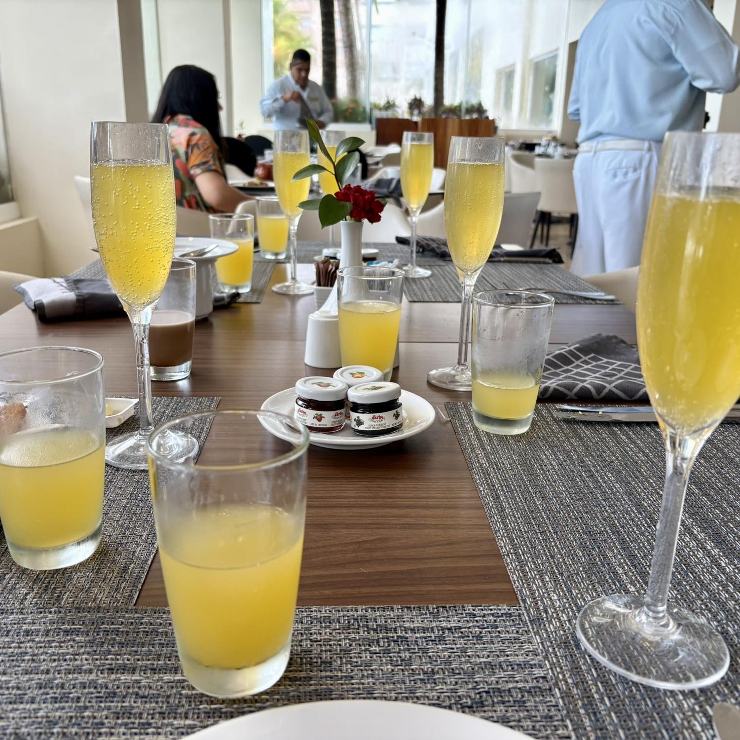 Who is ready for mimosas every morning?!🥂