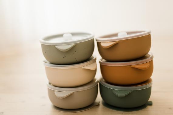 Silicone Suction Bowl + Lid in Sandstone