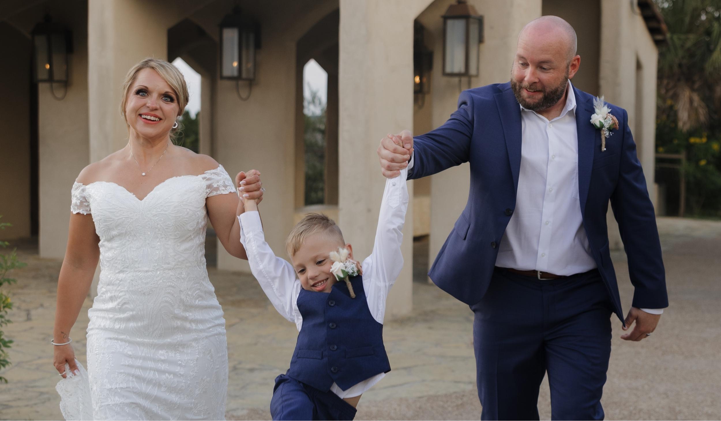 The Wedding Website of Larissa Cannon and Mike Green