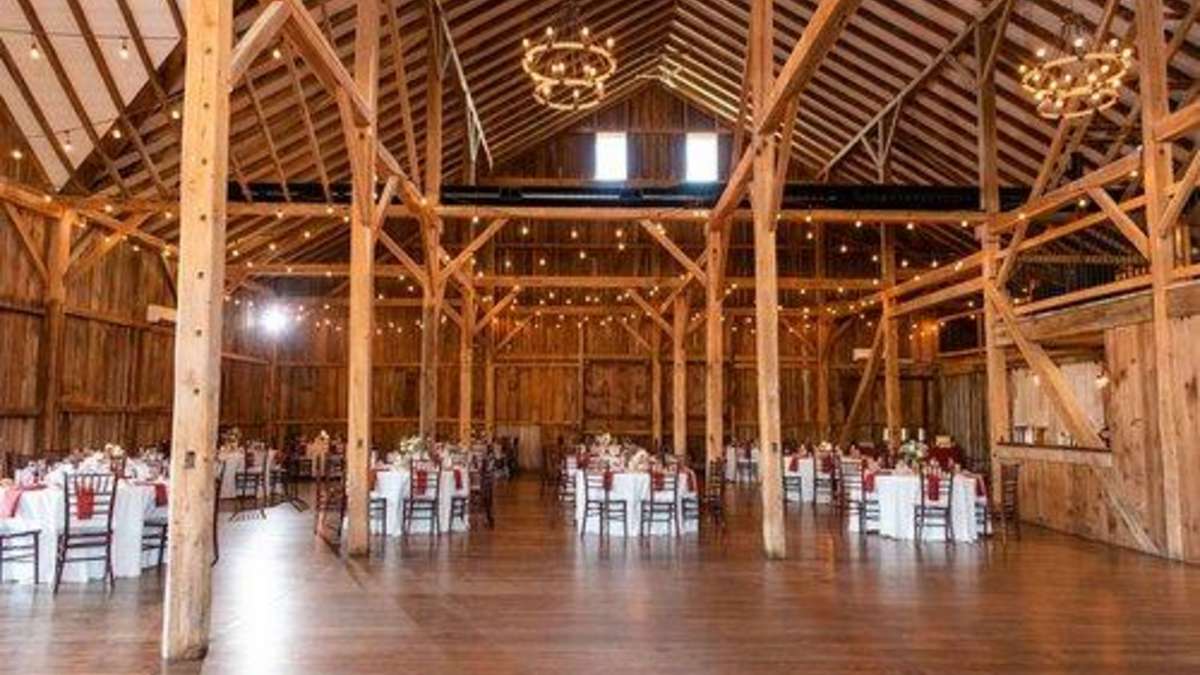 The Barn at Stoneybrooke | Wedding Venues | Cost, Reviews & Photos | Zola