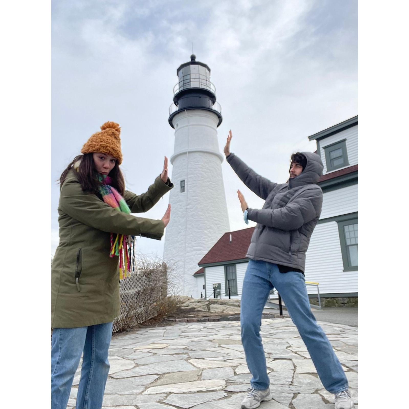 We went to Portland, Maine for our 4 year anniversary that year. | Fomos para Portland, Maine para comemorar nosso 4º aniversário naquele ano.