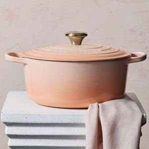 Signature Round Dutch Oven