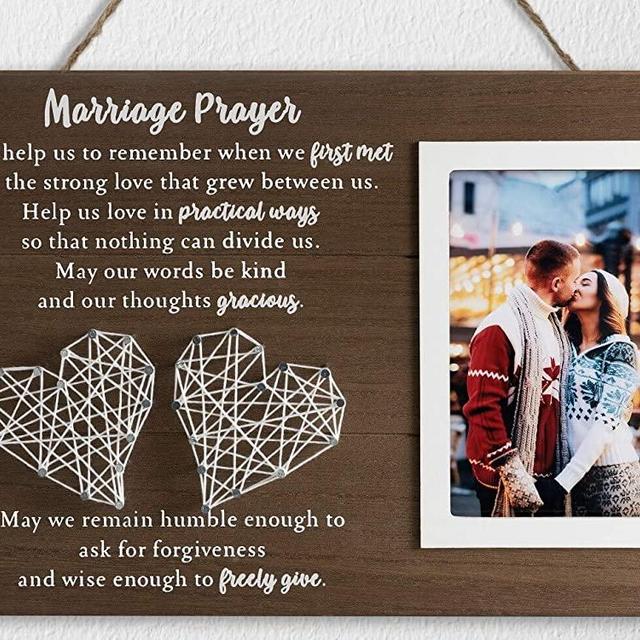 YLOVAN Marriage Prayer Wood Plaque, for Couple, Wedding Sayings with Picture Frame & Handmade String Heart, Wall Hanging Decoration 12.5x8.5