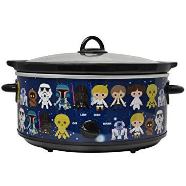 Uncanny Brands Star Wars 7 Quart Slow Cooker- Easy Cooking Across the Galaxy- Kitchen Appliance