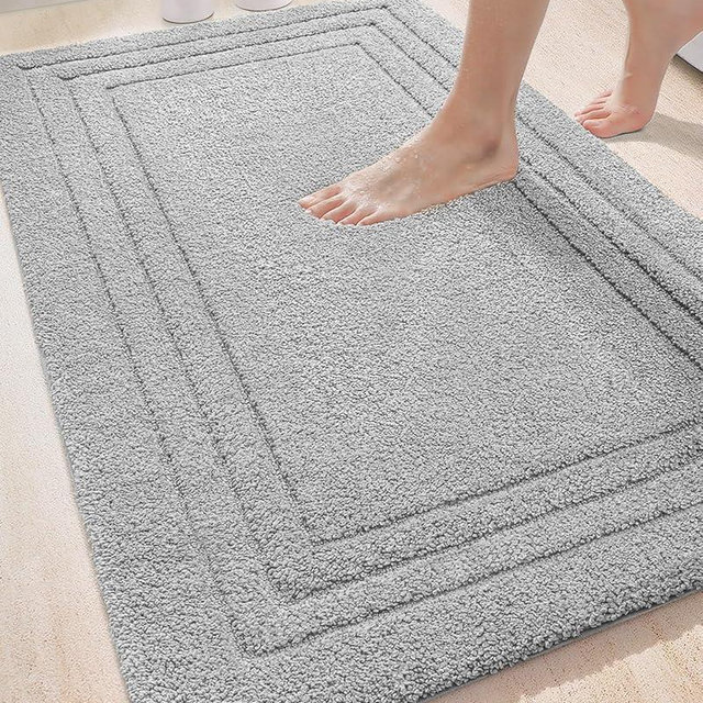 DEXI Bathroom Rug Mat, Ultra Soft Absorbent Bath Mats for Bathroom, Shower Floor Bathmat Non Slip, Washable Bath Rugs Carpet for Tub, Sink, 43"x24", Light Grey