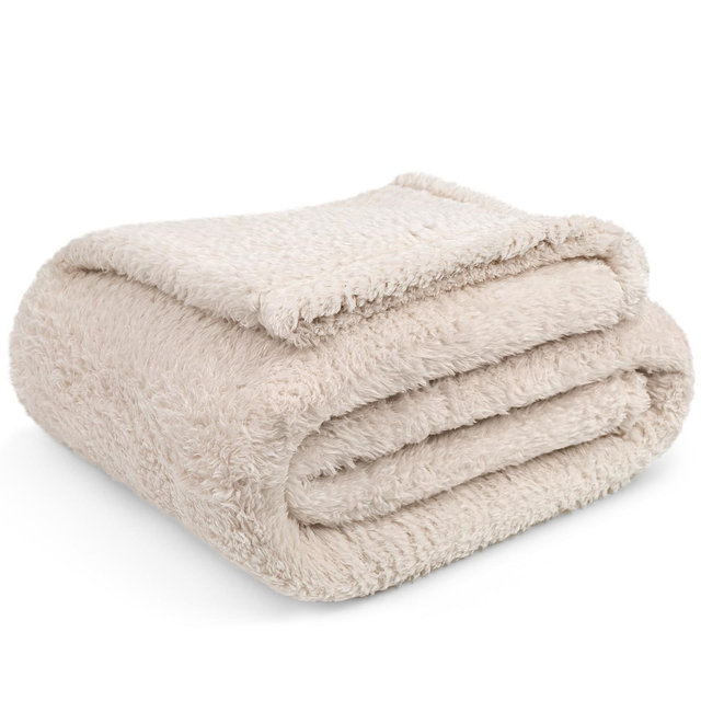 PAVILIA Plush Throw Blanket for Couch Bed, Faux Shearling Blanket and Throw for Sofa Home Decor, Latte/Queen - 90x90