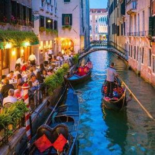 Honeymoon Excursion: Gondola Ride in Venice
