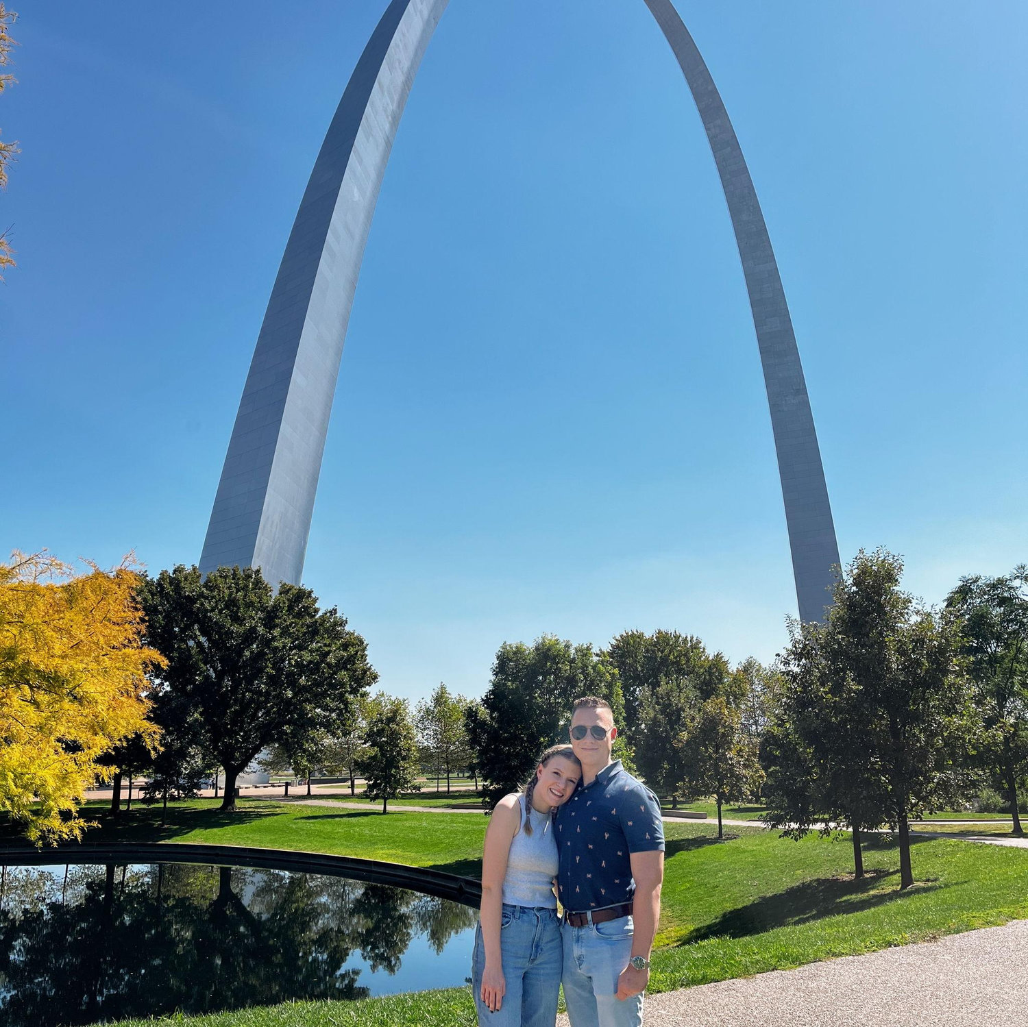 Rose brought Justin to St. Louis to meet the family and see the Arch. Justin said it "can't be that big" but he quickly admitted Rose was right.