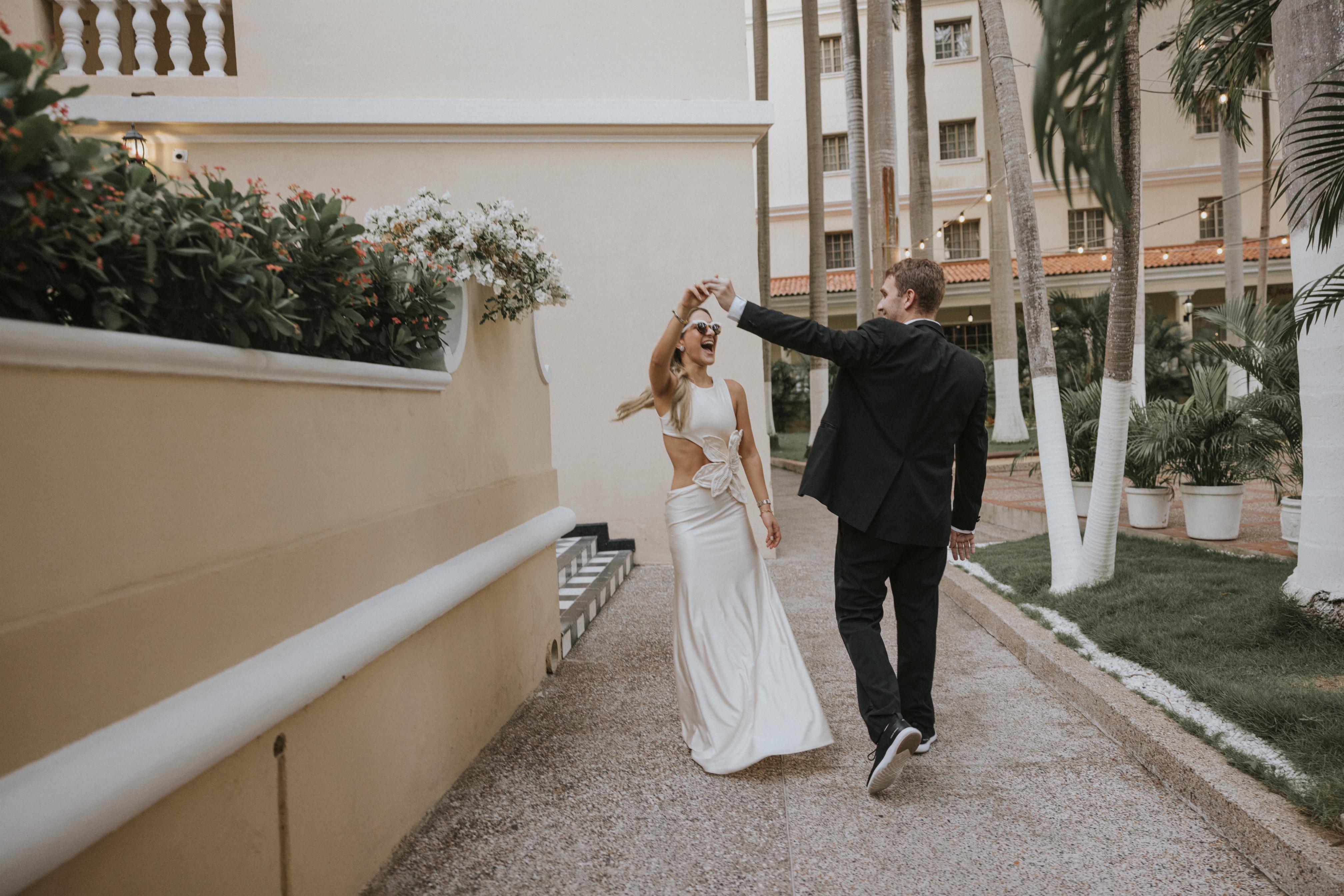 The Wedding Website of Valeria Abuchaibe and Roberto Cepeda