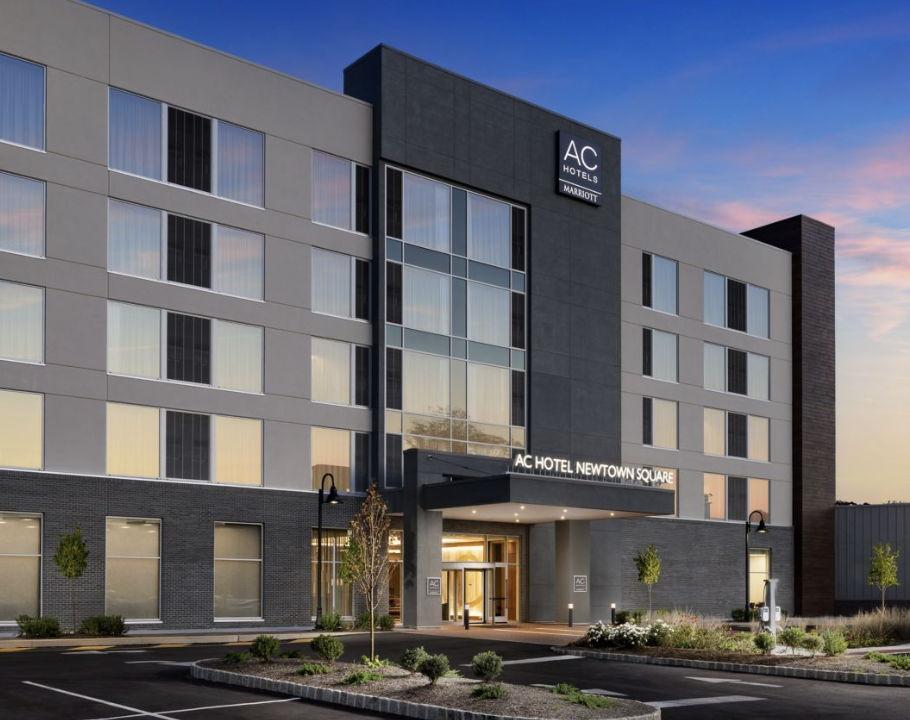 The Wedding Website of Jordan Raech and Tim O'Rourke