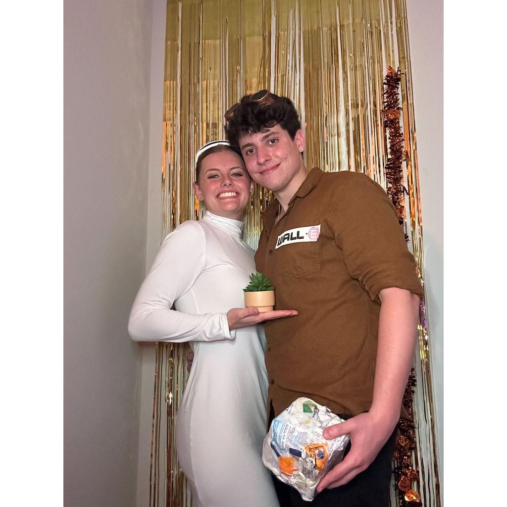 Halloween 2023: Wall-E and Eve!