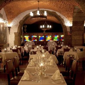 Sr. Vinho (Fado Dinner) - Lisbon
