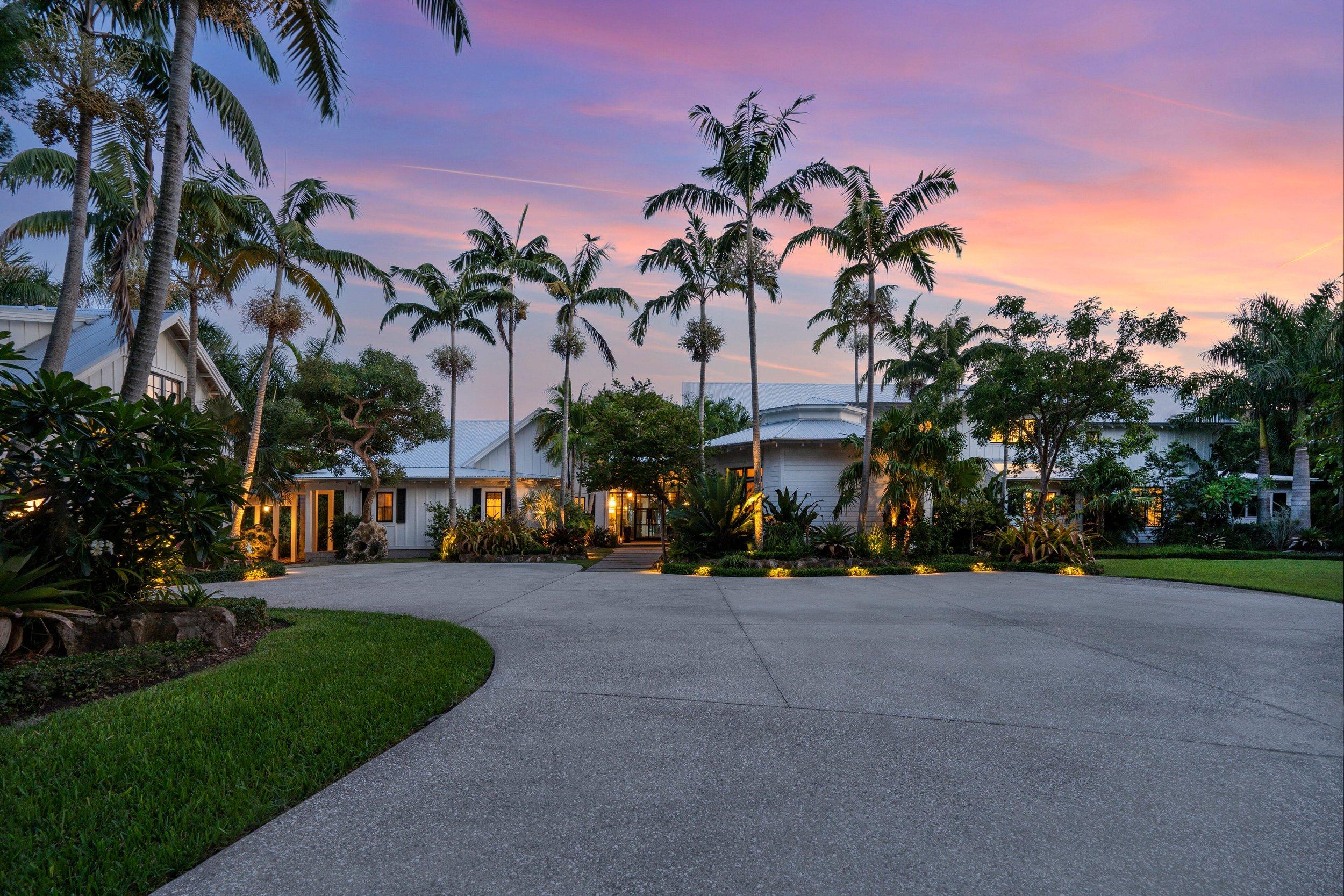 The Wedding Website of Katelyn Mattos and Lyle Smith