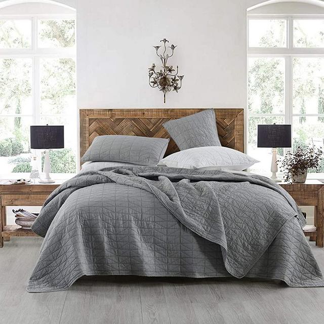 Quilt Set King Size Grey, Classic Triangle Stitched Pattern, Pre-Washed Microfiber Chic Rustic Look, Ultra Soft Lightweight Quilted Bedspread for All Season, 3 Pieces
