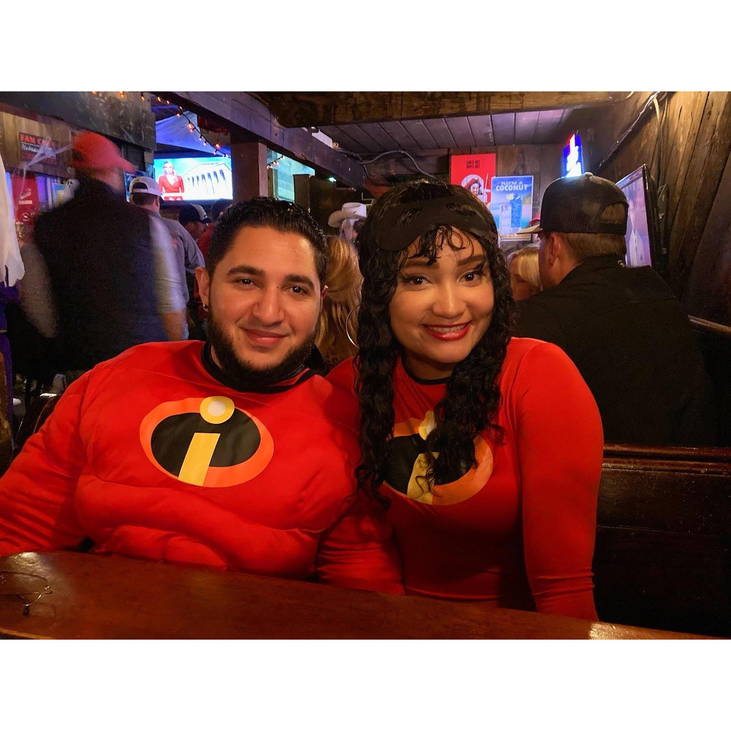 Claro que se disfrazan combinados en cada Halloween! --Of course they wear matching costumes for every Halloween!!