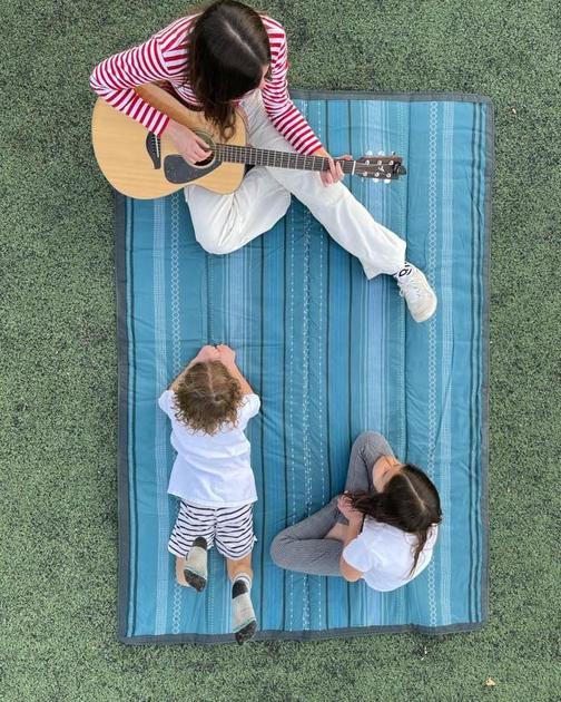 Waterproof Outdoor Blanket (5' x 7')