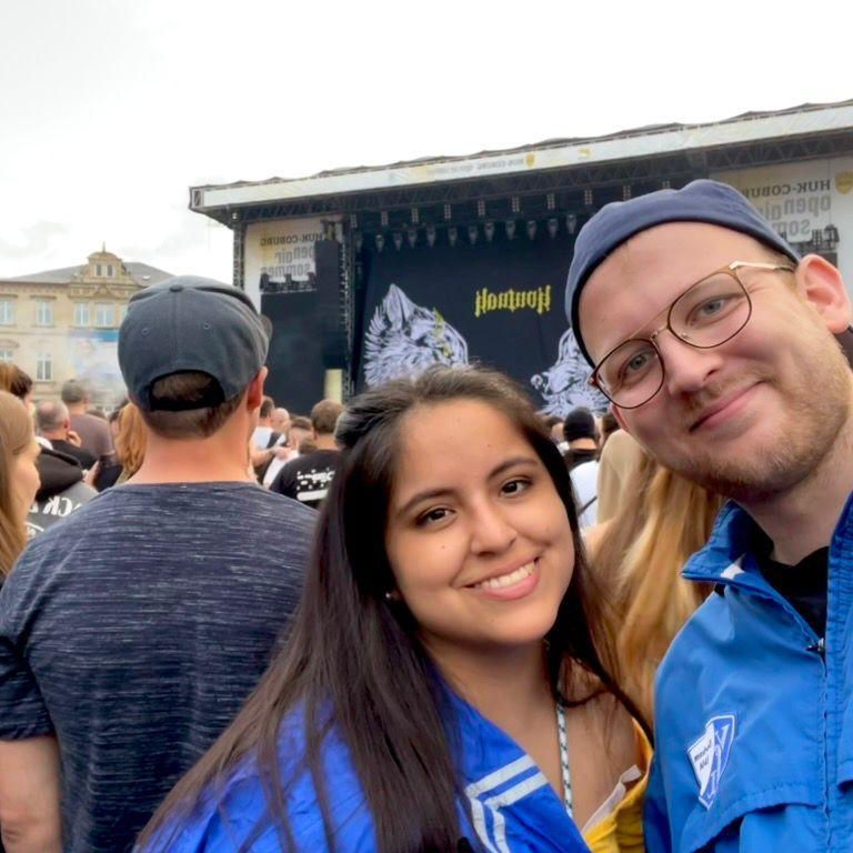Como parte de su relación, Jonny emprendió la ardua tarea de acercar a Lucía a Alemania. Su método más efectivo fue el rap y el hip-hop alemán, que pronto se volvieron su pasión compartida.