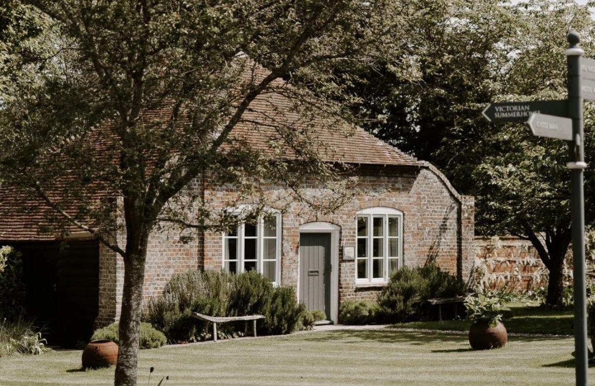 The Wedding Website of Jasmine Robertson and Jordan Cutting