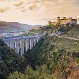A town to stop between Rome---->Assisi