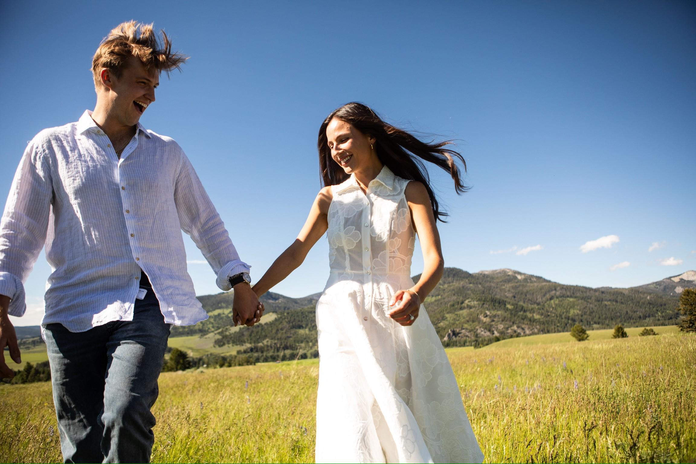 The Wedding Website of Alexander James DeVries and Viviana Cloe Warnholtz Deck