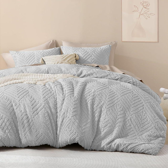 Litanika Light Grey Queen Comforter Set, 3 Pieces Tufted Boho Farmhouse Bedding Comforter Sets, Lightweight Fluffy Comforter Bed Set for All Season (90x90In Comforter and 2 Pillowcases)