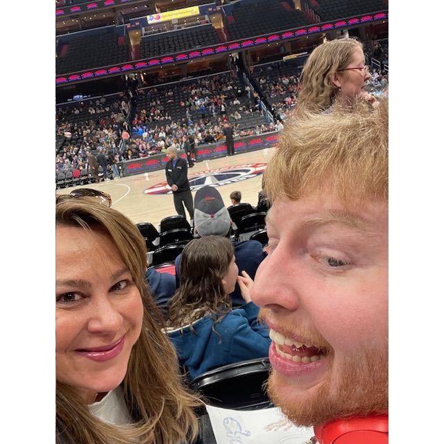 Ryan invites Jennifer to Harlem Globetrotters March 2023