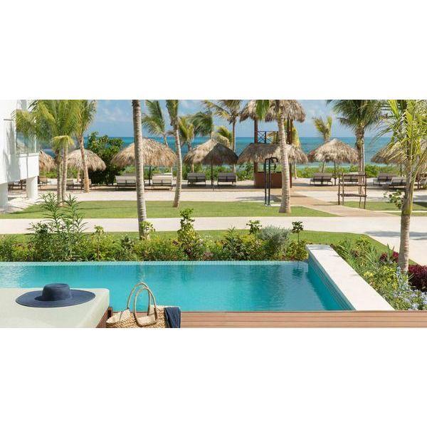 JUNIOR SUITE
Private Pool
Our spacious (950 sq. ft.) located on the ground floor these suites offer a 120 sq. ft. private pool,  sun beds, terrace, and king bed. 
Pricing: 5 days $2,634/ 7 days $3,687