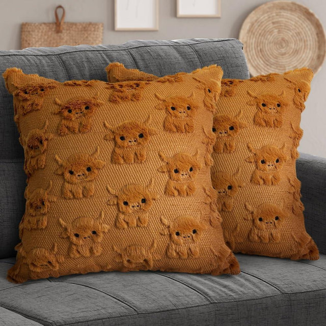 OECTVD Highland Cow Throw Pillow Covers 18x18 Set of 2 Cow Home Decor Farmhouse Pillow Covers Soft Plush Faux Fur Wool Pillowcases for Sofa Living Room, Gifts for Highland Cattle Lovers