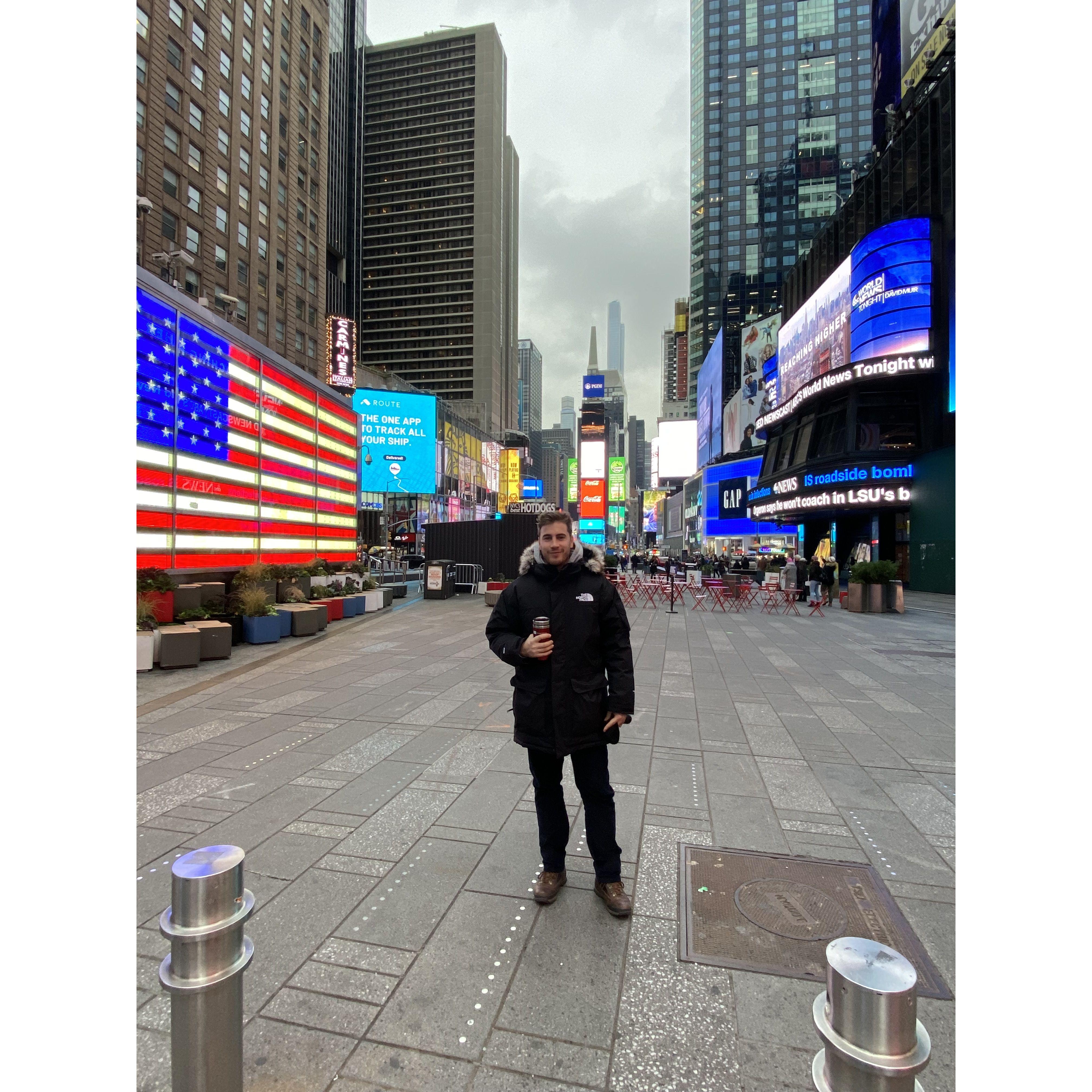 NY was still experiencing the effects of Covid when Pedro arrived, so Times Square was totally empty