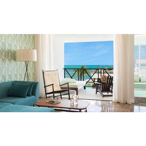 JUNIOR SUITE
Ocean View
Our spacious Junior Suites (800 sq ft) offer ocean view and King beds. L-Shaped sofa and expansive balcony. Airport transfer included.
Pricing: 5 days $2,670/ 7 days $3.787