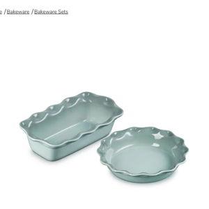 Heritage Pie Dish and Fluted Loaf Pan Set