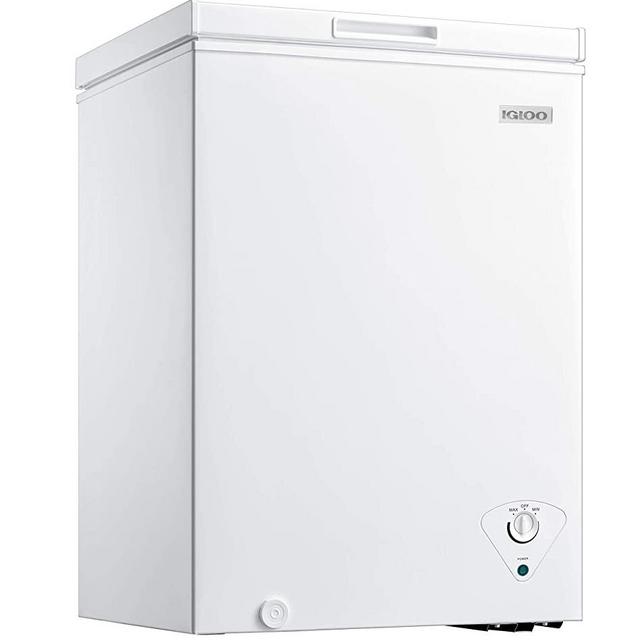 Igloo ICFMD35WH6A 3.5 Cu. Ft. Chest Freezer With Removable Basket, Free-Standing Door Temperature Ranges From-10° to 10° F, Front Defrost Water Drain, Perfect for Homes, Garages, Basements, RVs, White