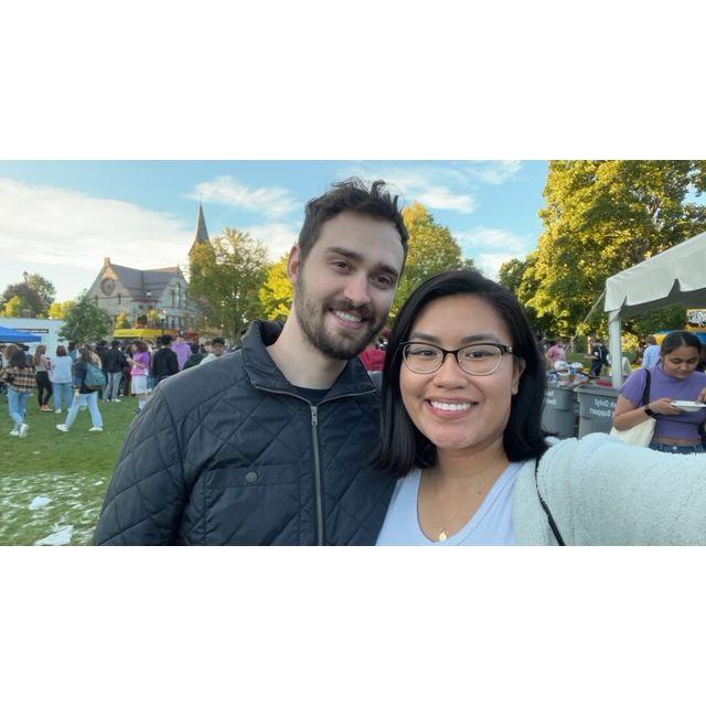 Una de las muchas visitas de Vaenc a Evely en UMass Amherst en 2022 💕📚