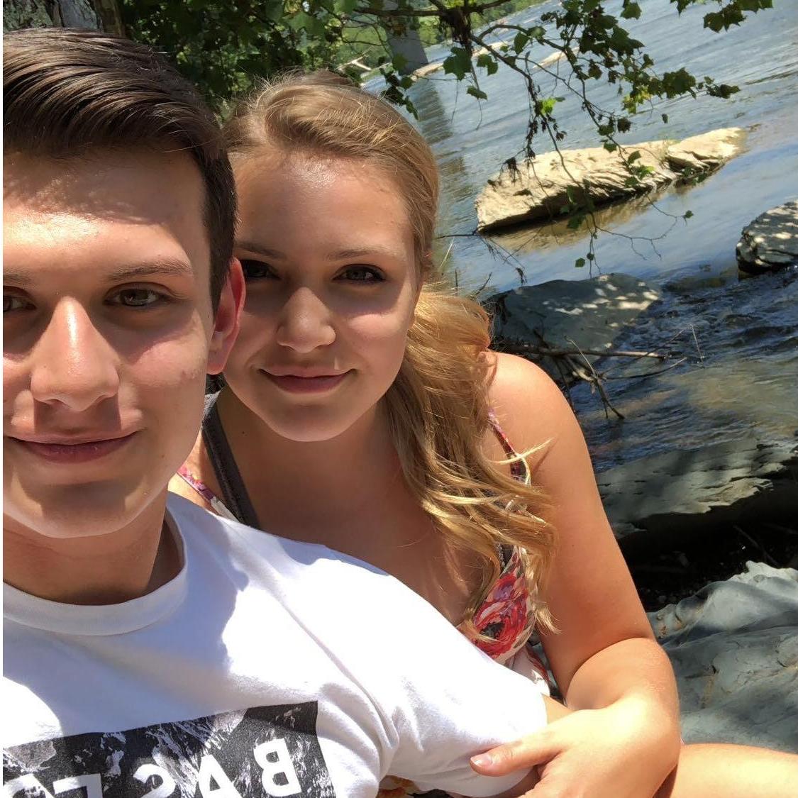 Celebrating her 18th birthday 2018
Day's activities:
He surprised her in Middleburg after breakfast w/ her momma
Hike at Harper's Ferry
Burgers at the Melt
Dinner and a movie in decorated basement