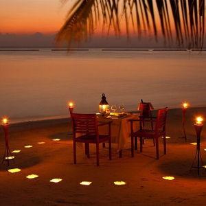 Honeymoon Fund: Candlelight Dinner on the Beach