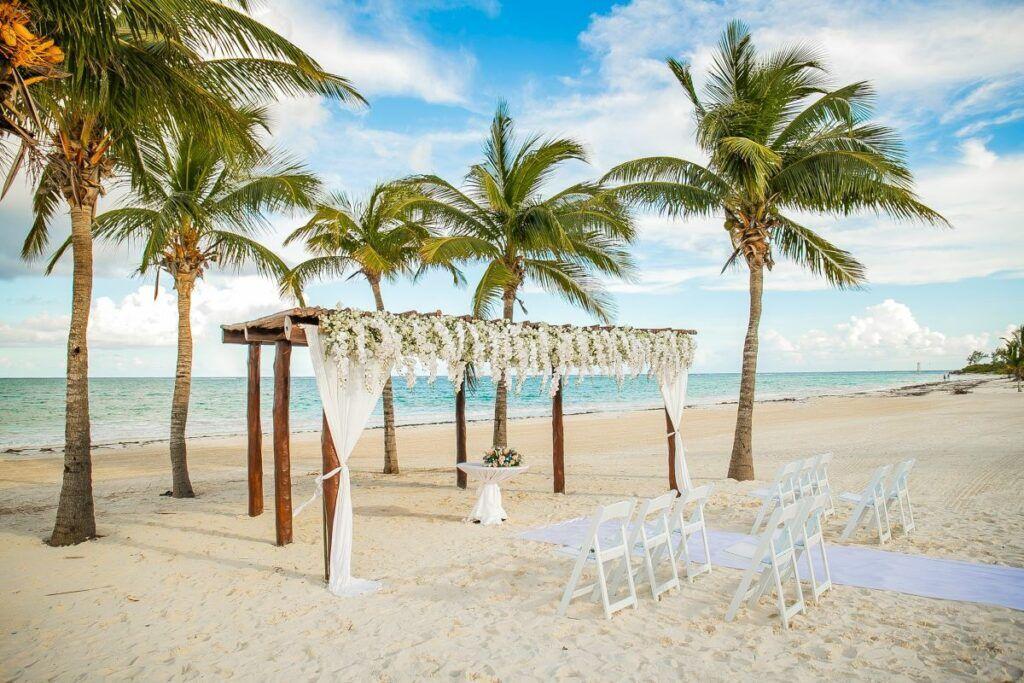 The Wedding Website of Jennifer Lynea McCombs and Joshua Roy Long