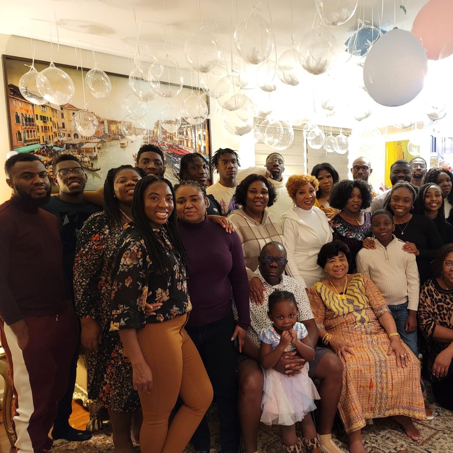 Martins meeting a large number of Suzy's family, Thanksgiving 2021