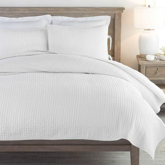 White Pick-Stitch Handcrafted Cotton/Linen Quilt, Twin