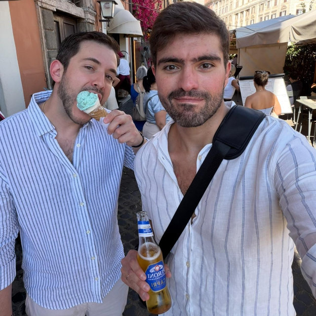 1 beer for Rafa, 1 ice cream for Andrés 🍻🍦
